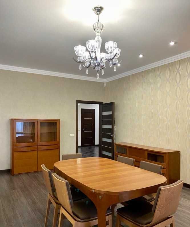 Без %. Центр. 3-кім. 140м2 м. Печерська. вул. Коновальця 36в