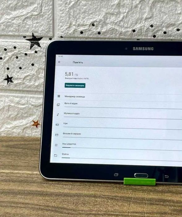 Планшет Samsung 10 дюймів