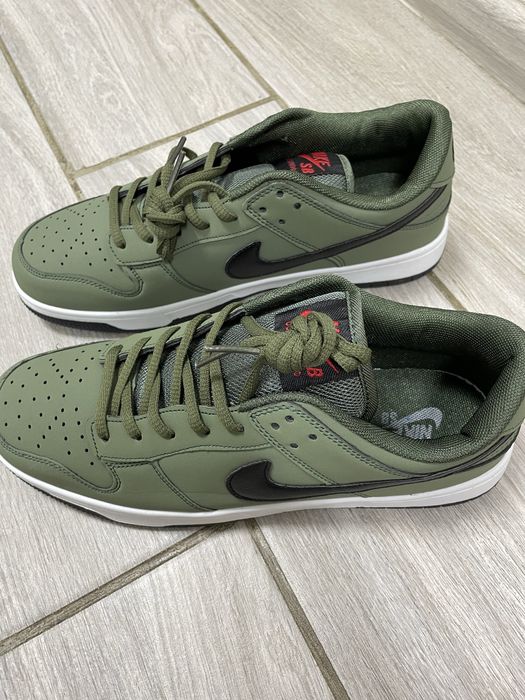Продам кросівки, Nike , розмір 44. Колір хакі, нові.