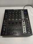 Mikser dla DJ'a Pioneer DJM-750 uszkodzony