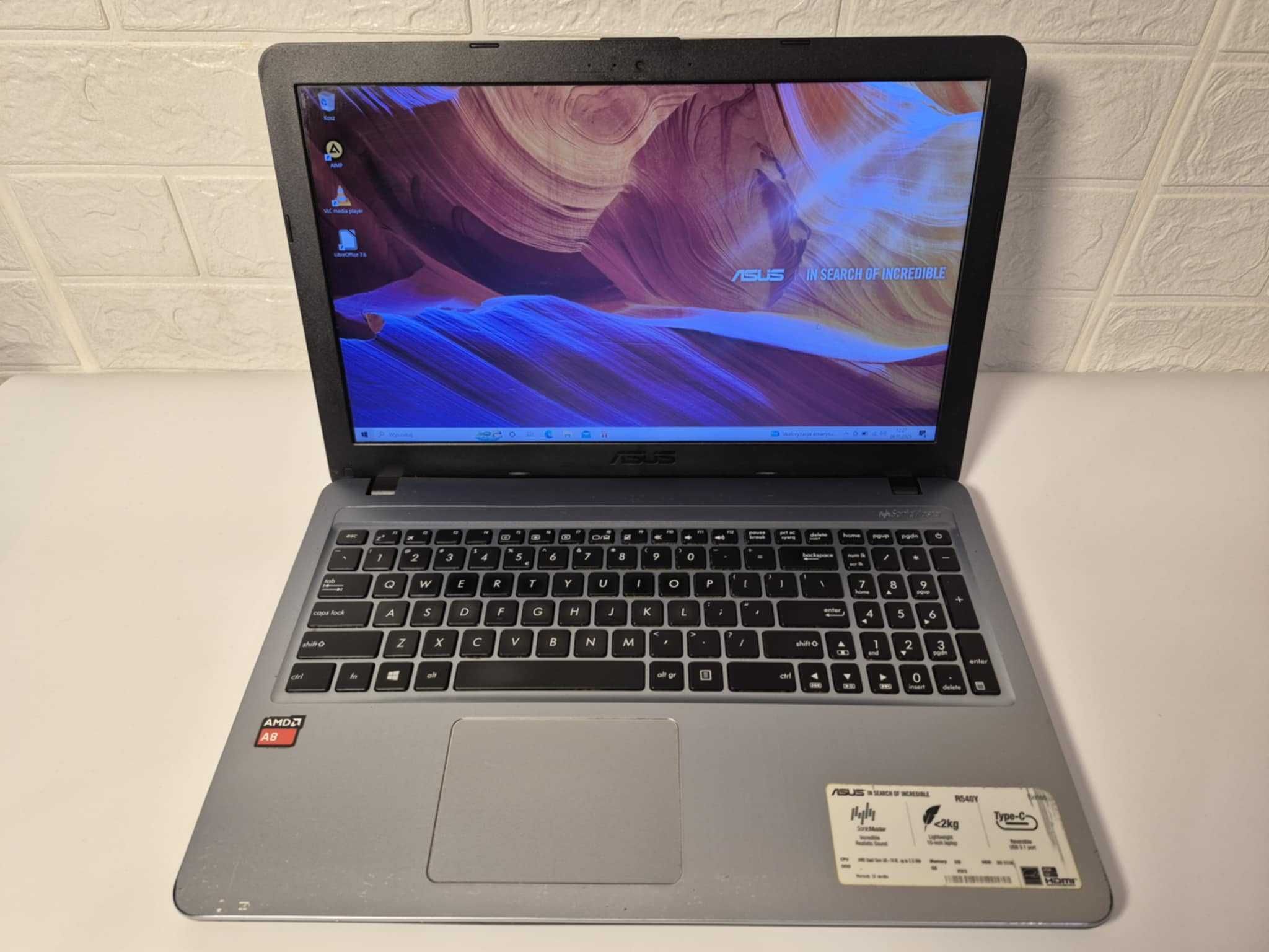 ASUS R540Y AMD A8-7410/8GbDDR/512SSD/AMD-R5/ BateriaOK