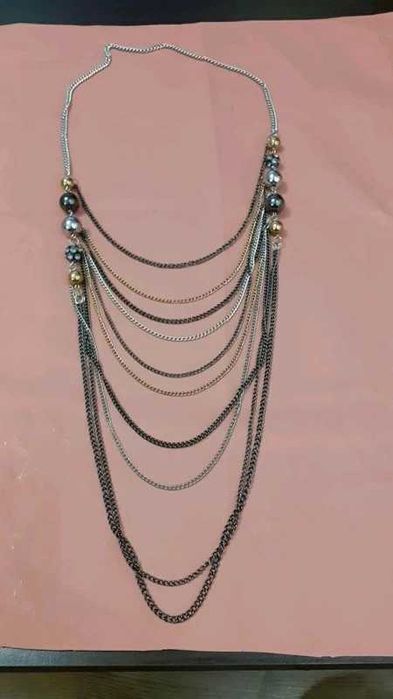 Naszyjnik/wisior Idealny do prostych sukienek, golfów, swetrów