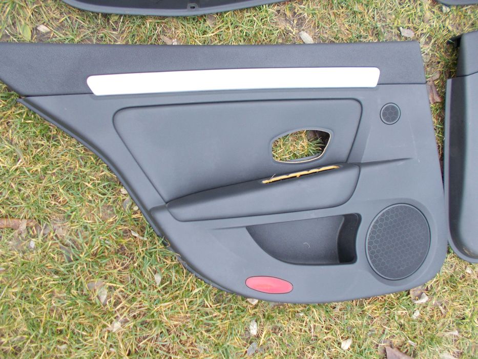 renault LAGUNA 3 1.5d 07r tapicerka boczek drzwi lewy prawy przód tył