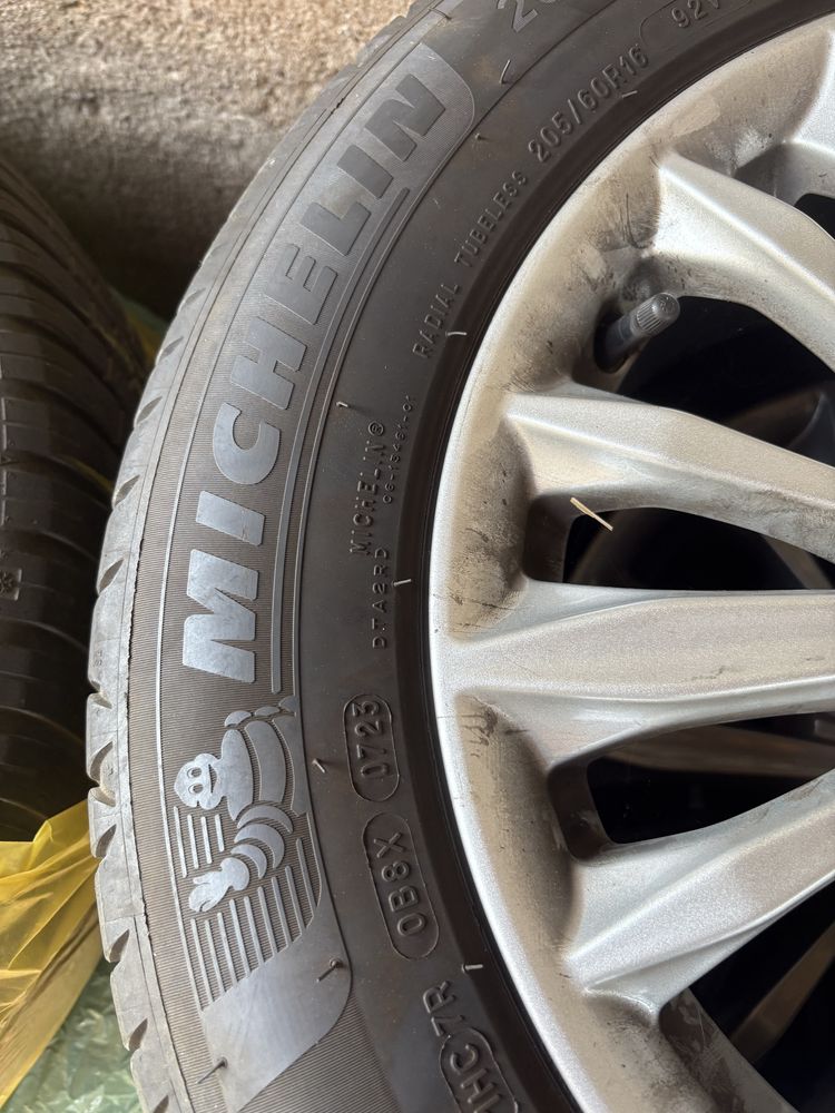 Opony Michelin r16