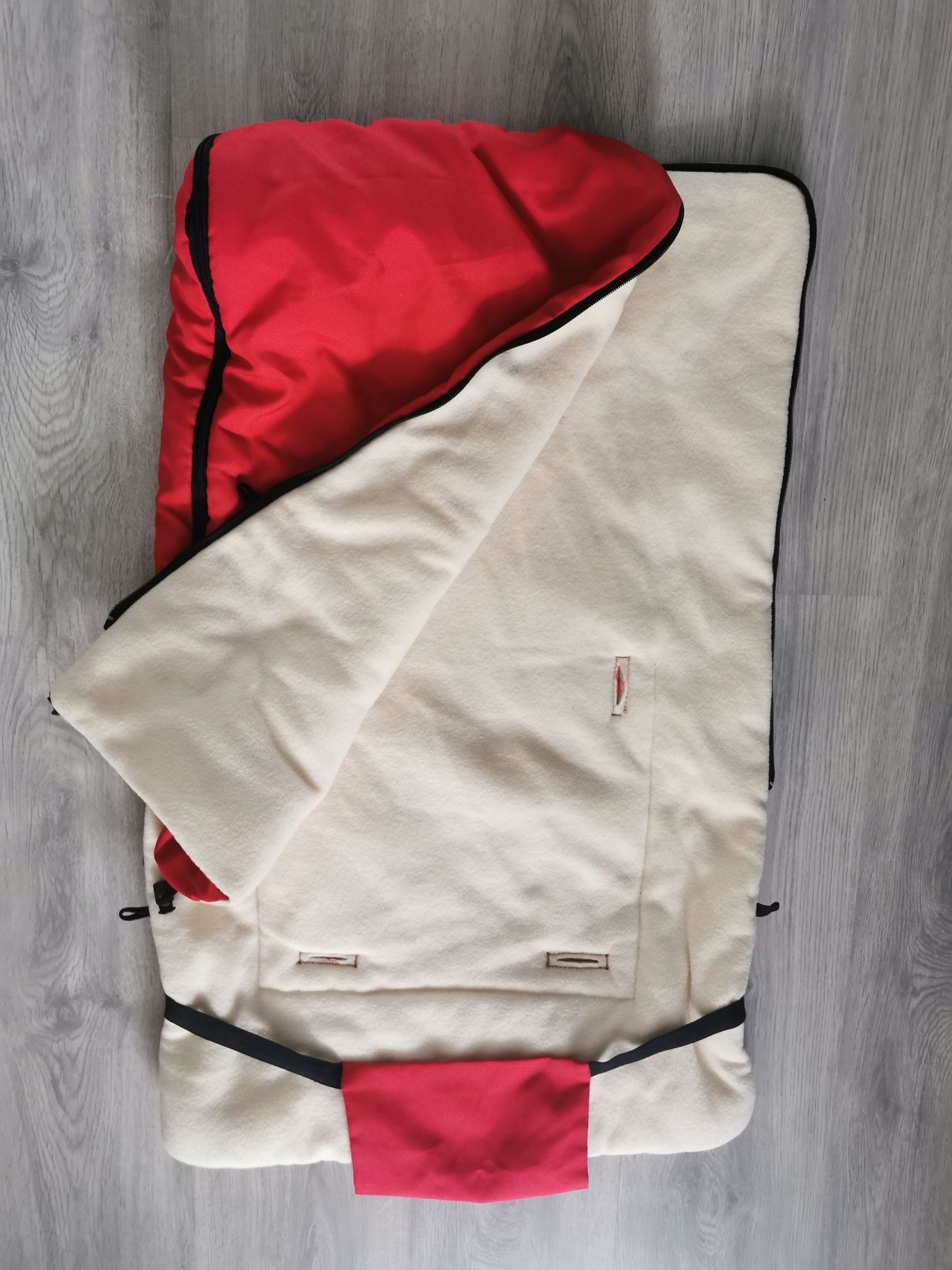 Śpiwór w idealnym stanie, do wózka, sanek, czerwony i kremowy, 85x45