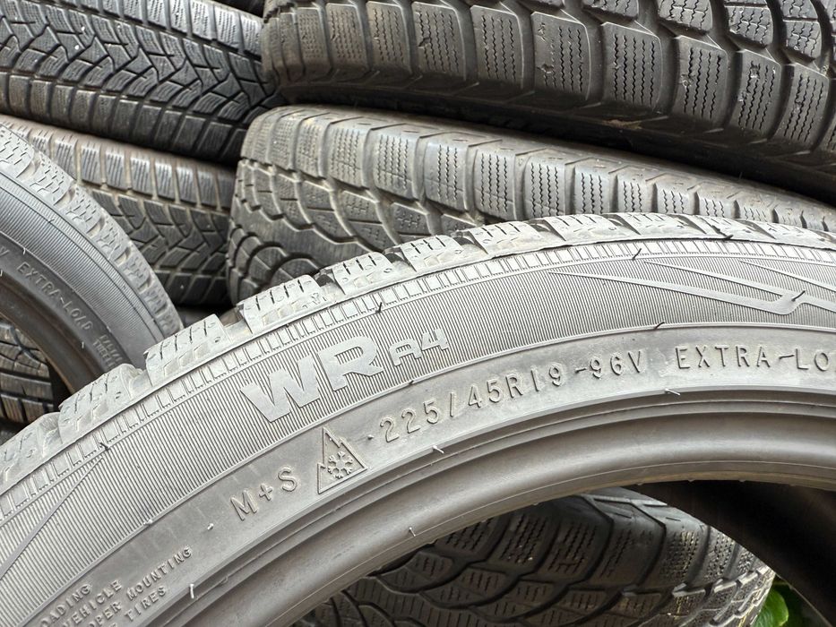 225-45 R19 96V Nokian WR A4 2024 2шт