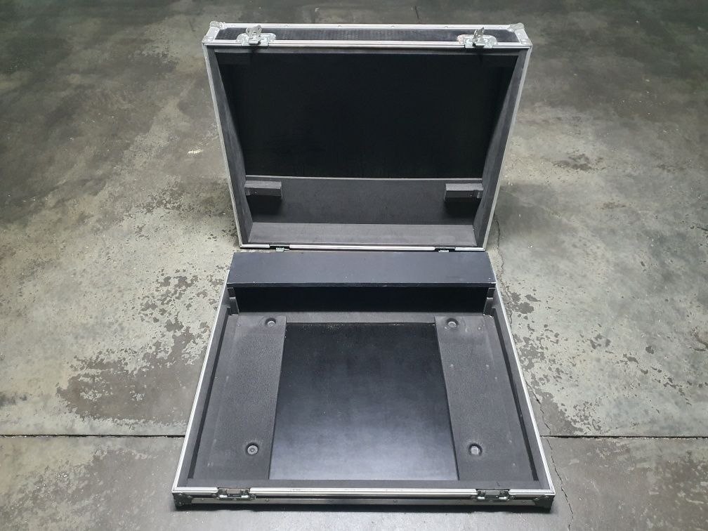 Flight case para mesa Yamaha MG 24/14