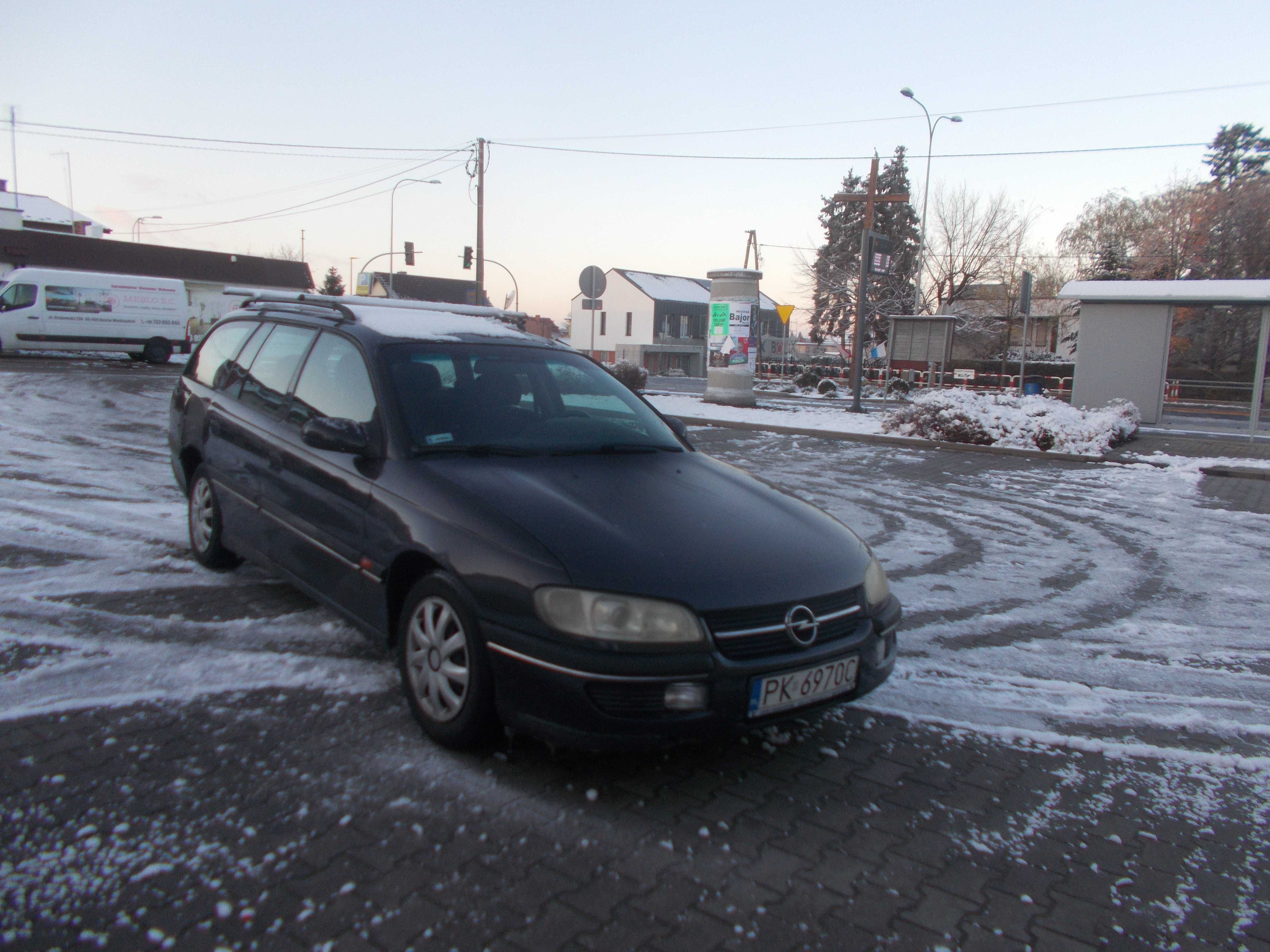 Fotele kanapy przód tył komplet Opel Omega B kombi