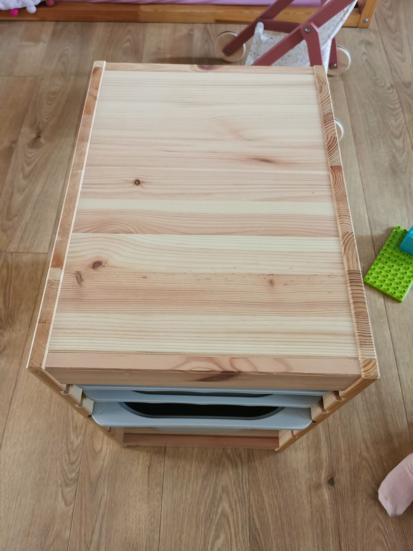 Ikea trofast regał z pojemnikami + szafka wisząca