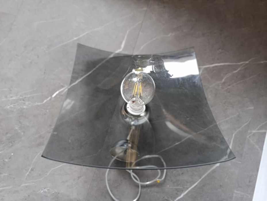 Szklana lampa z żarówką Edison