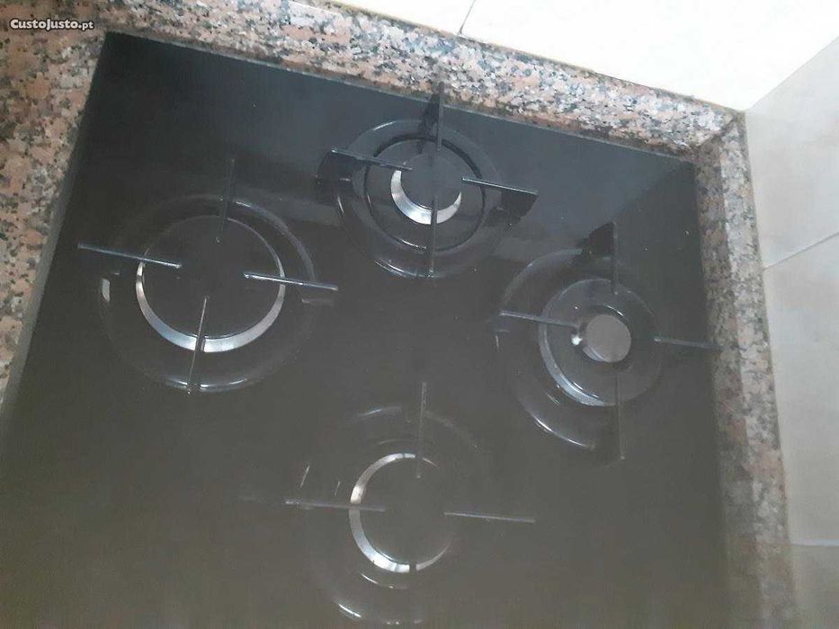 Placa vidro cerâmica a gás natural, cor preta, marca Hotpoint Ariston