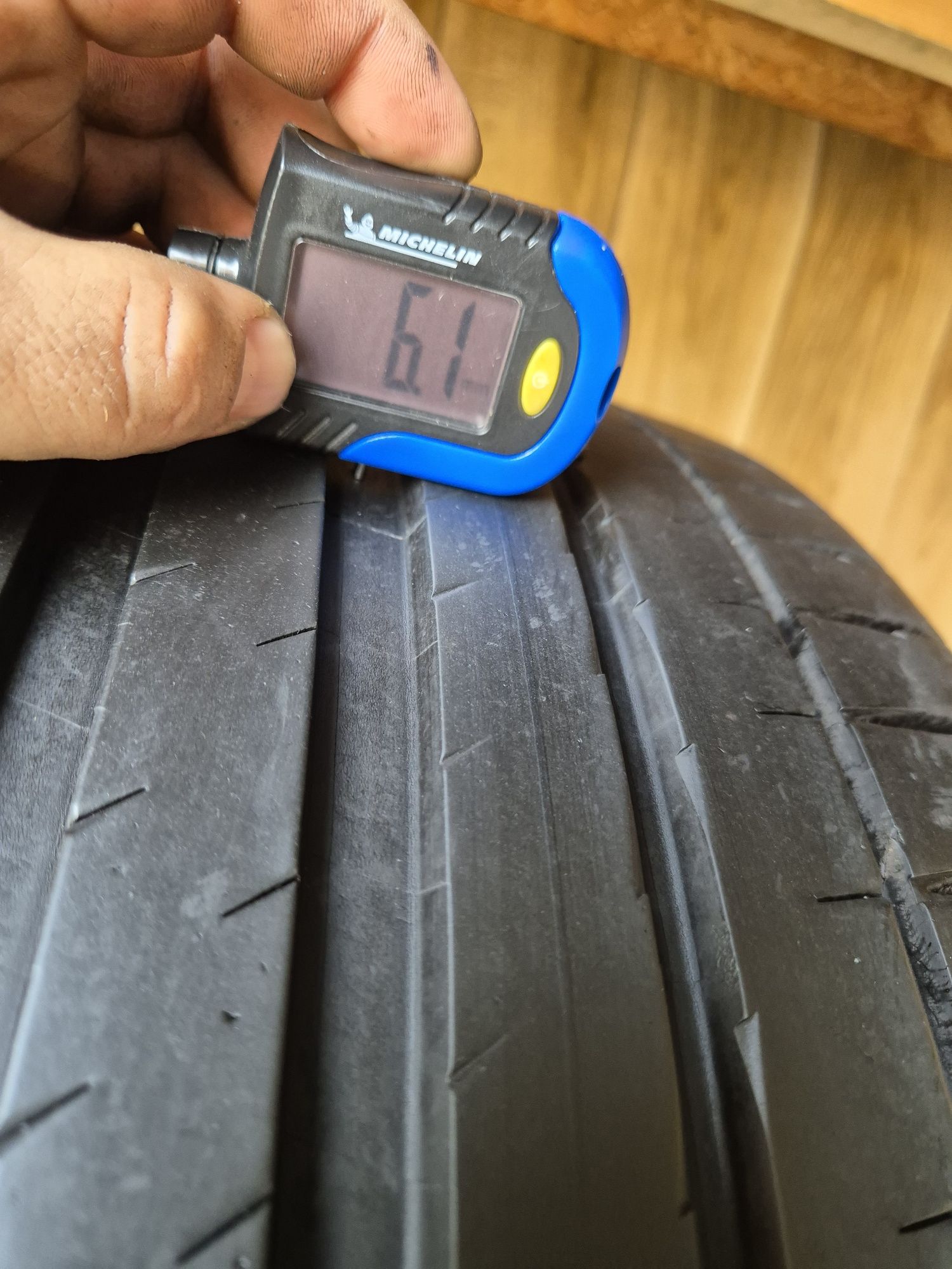 235/50/18 Michelin Para Lato stan bdb