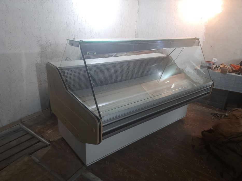Холодильная витрина