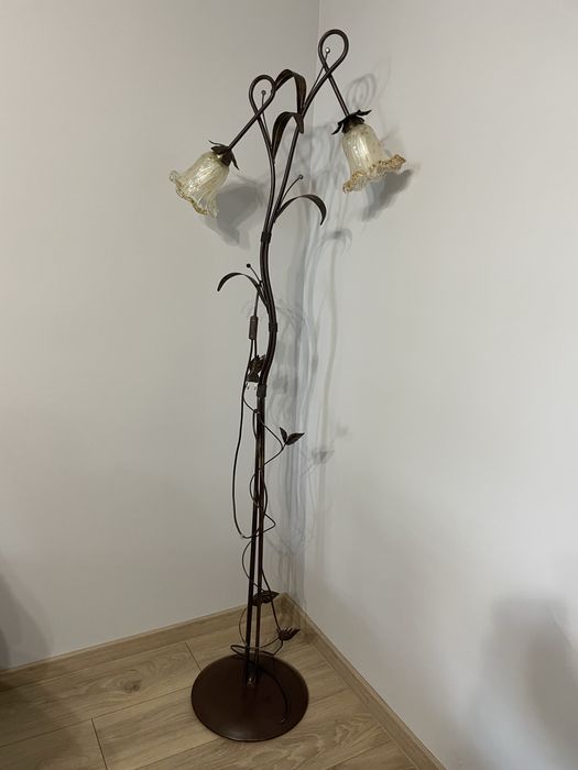 Zestaw lamp – żyrandol, kinkiet i lampa stojąca