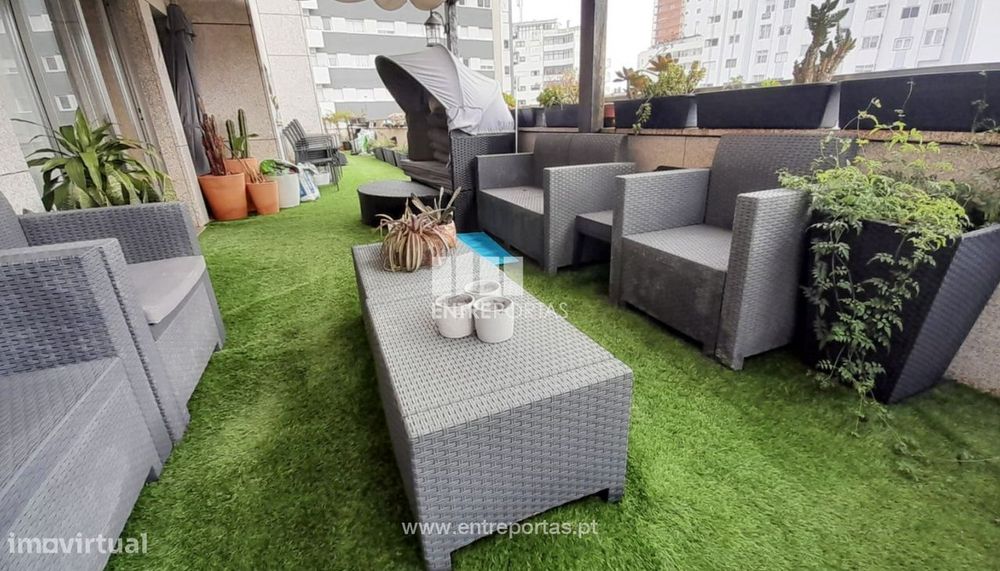 Venda de Penthouse T5 com terraço, próxima do mar, na Póvoa de Varz