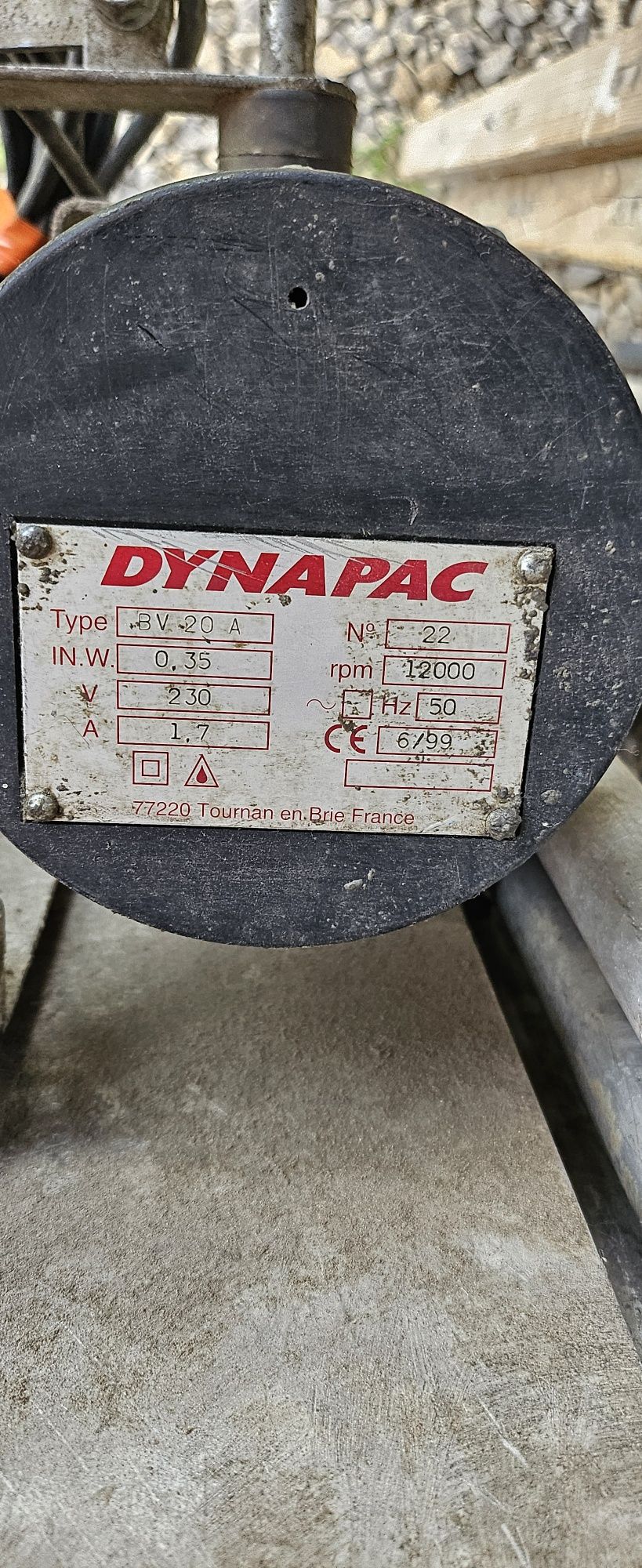 Łata wibracyjna do betonu dwumetrowa firmy Dynamic