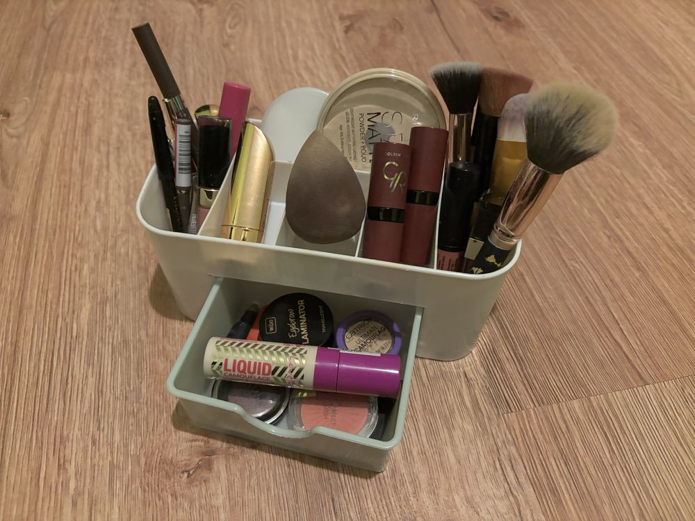 Pudełko na kosmetyki pojemnik plastikowy organizer
