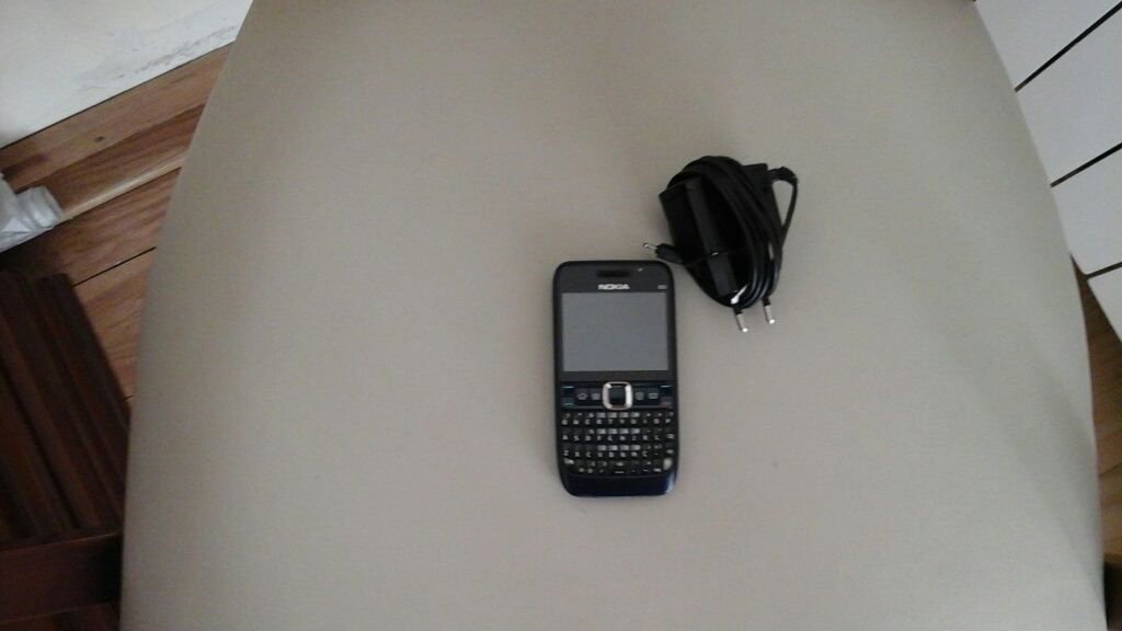 NOKIA E 63 com carregador