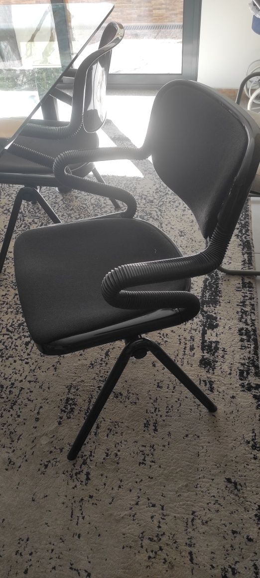 Mesa de vidro com 6 cadeiras