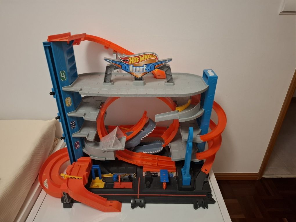 Hot Wheels Ultimate Garage Com Ataque Tubarão