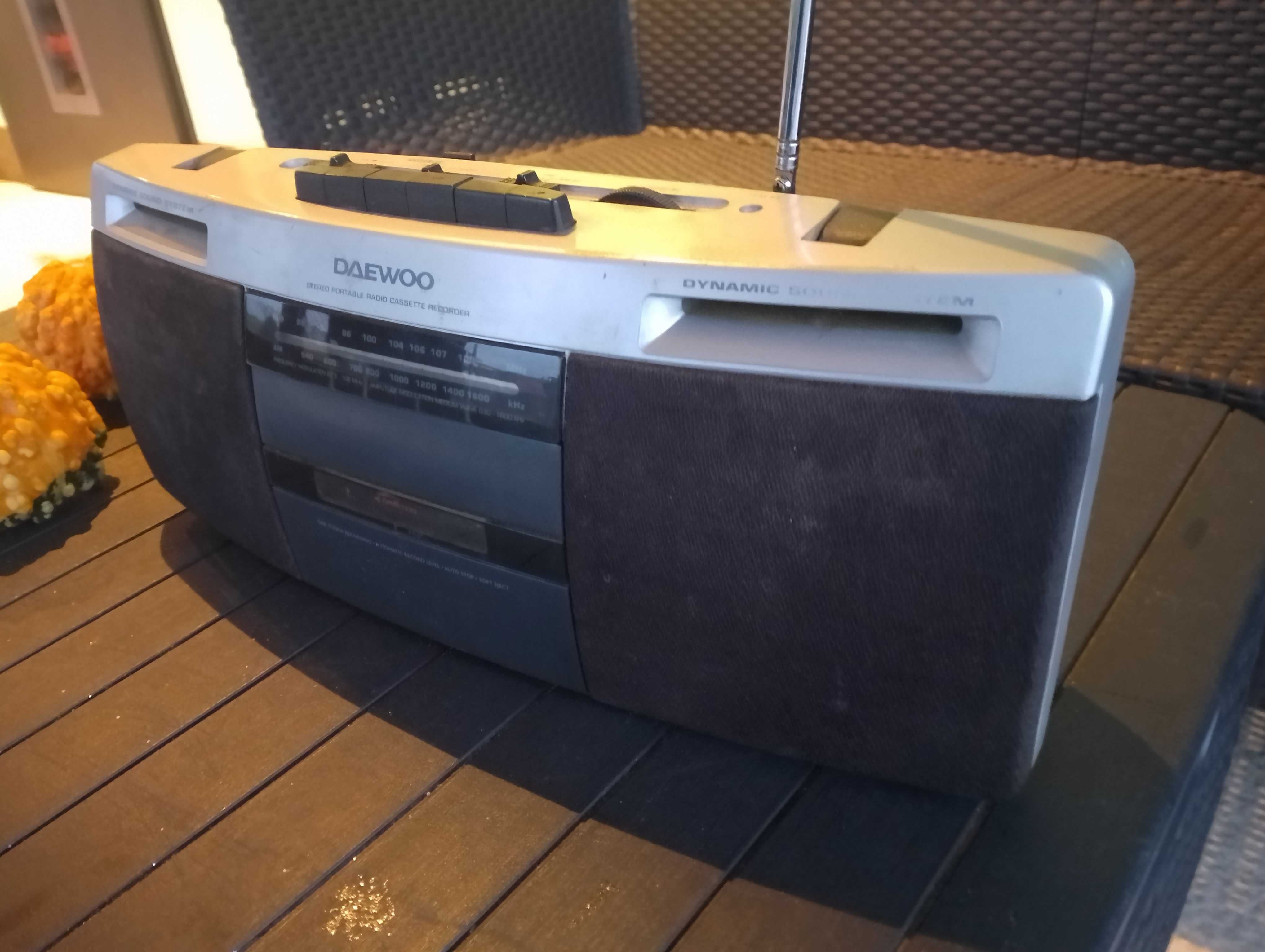 DAEWOO radiomagnetofon.