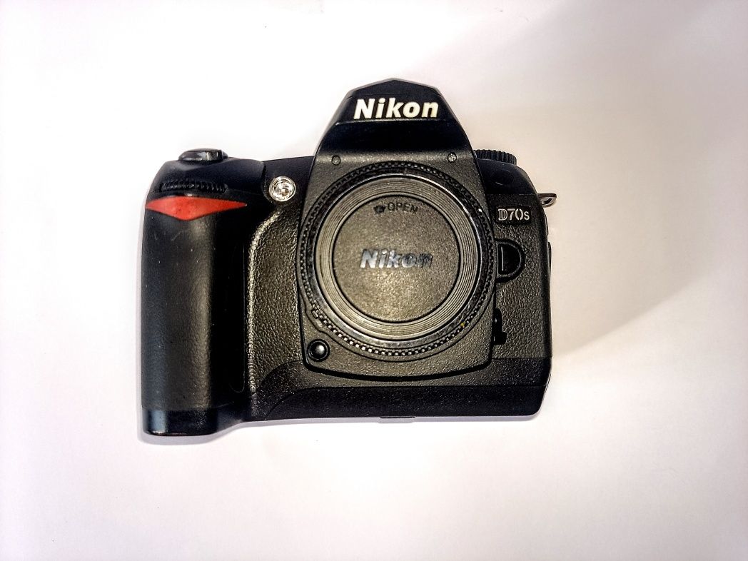 Продаю Nikon D70 S.