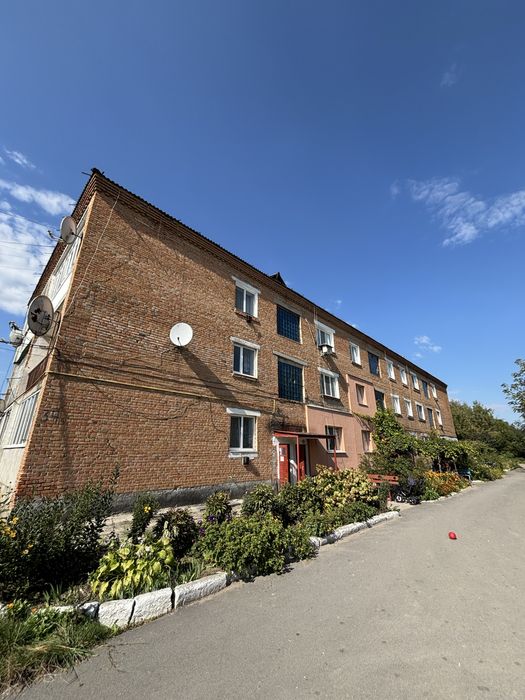 р 1-кімнатна квартира на 1 поверсі — зроби ремонт на свій смак!