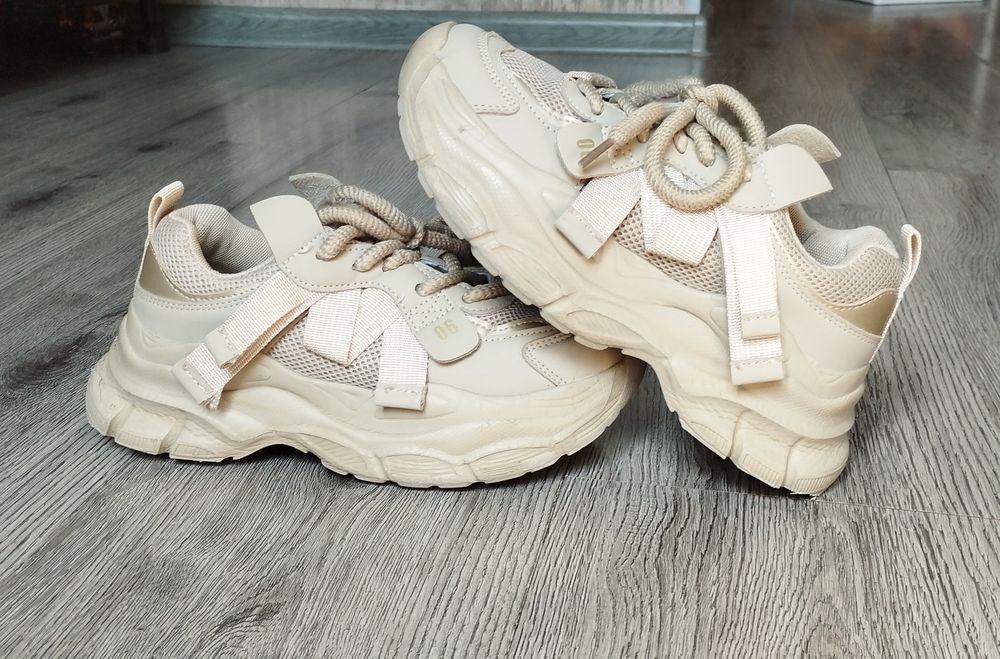 Кросівки для дівчинки