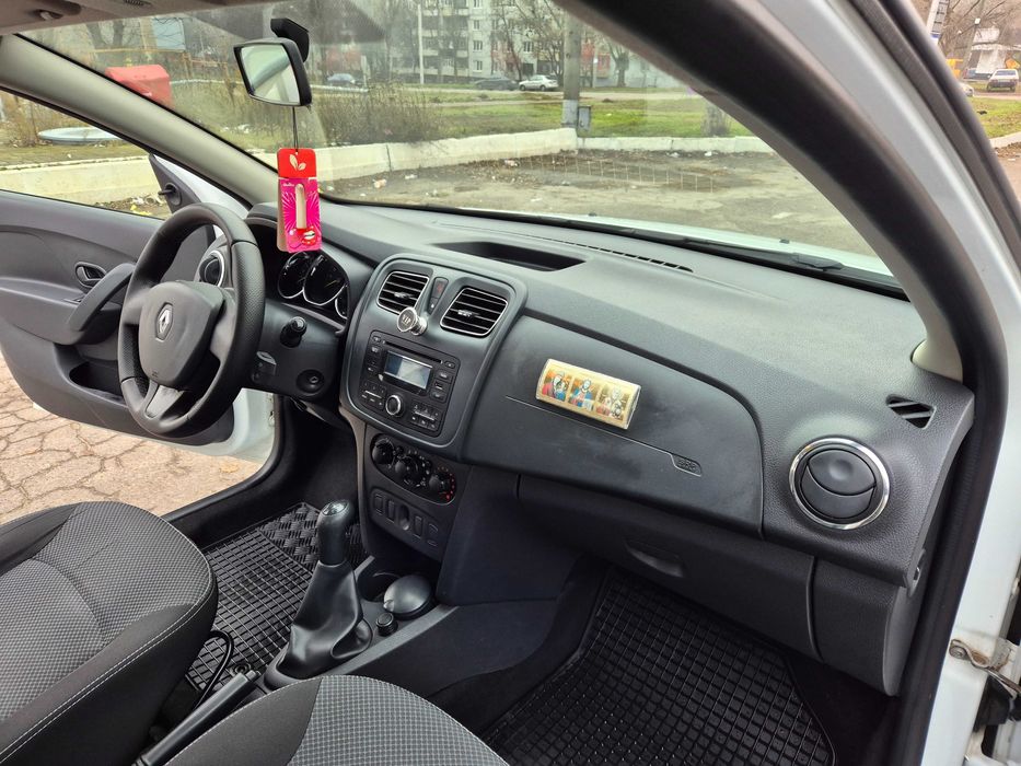 Renault Logan 2016г 1.2двигатель 114тыс км пробег