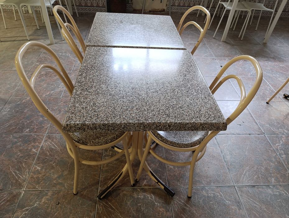 Cadeiras e mesas snak bar