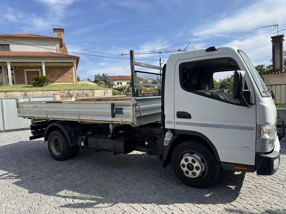 Mitsubishi Fuso pesada com bascúla