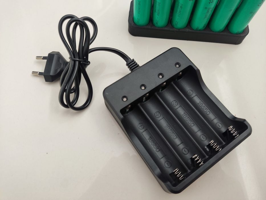 Ładowarka Ogniw 18650 Akumulatorów Li Ion 3,7v 4,2v SAMSUNG 25R 4 SZT!
