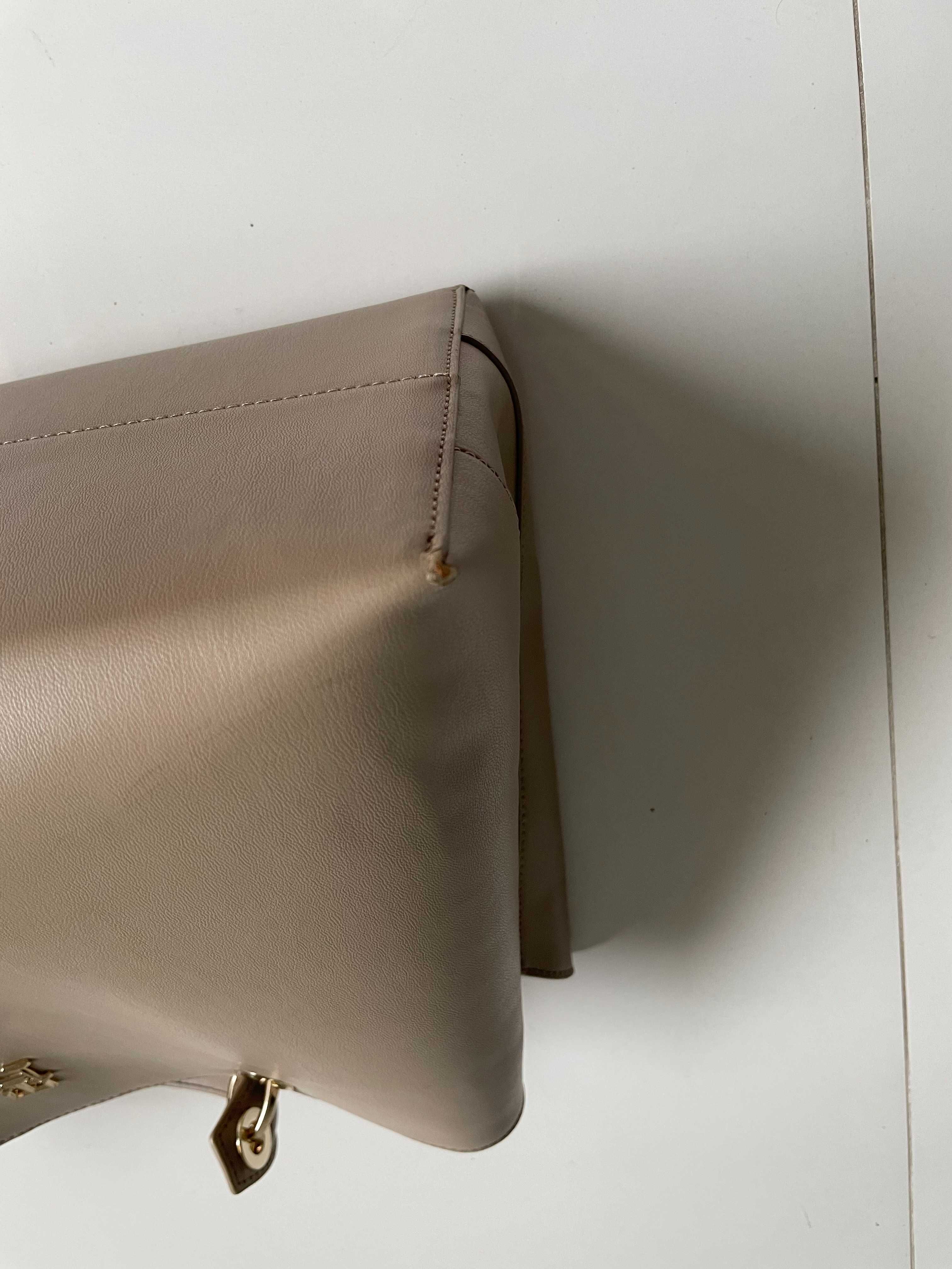 Torebka Tommy Hilfiger Th Chic Satchel AW0AW14784 AEG duża kuferek