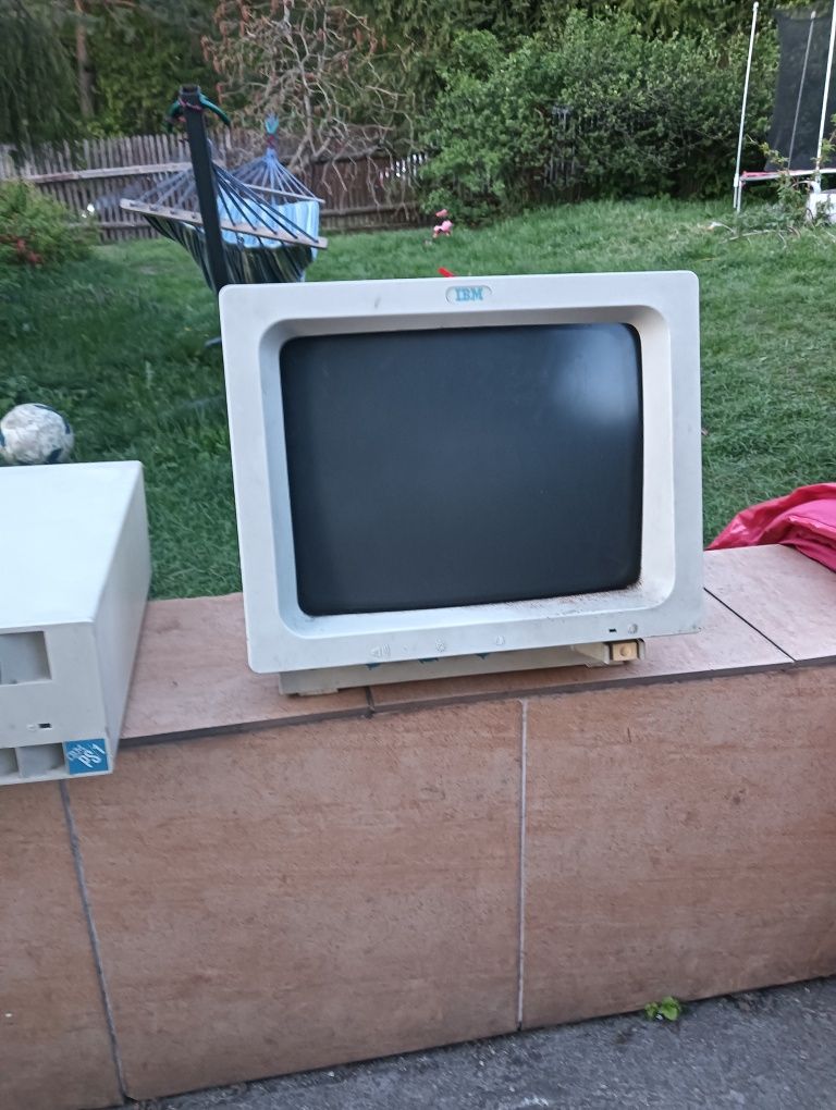 Stary Komputer IBM ps/1 z 1992 Roku