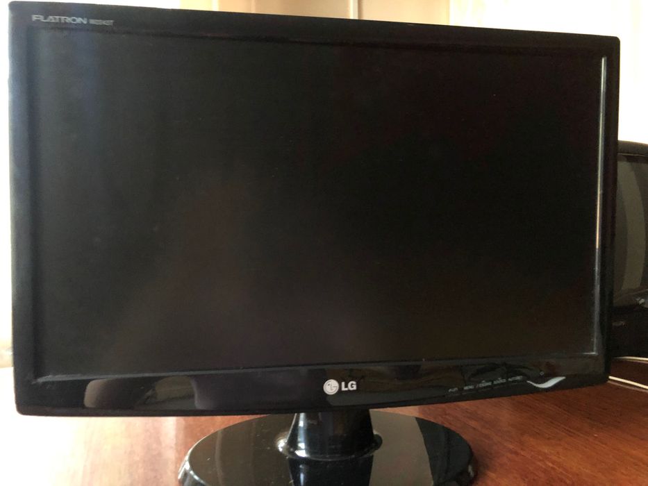 Монітор LG Flatron W2243S-PF -22" + тюнер World Vision T62D2