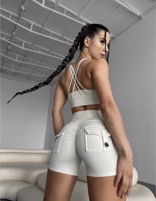 Білі спортивні шорти з Push-Up ефектом