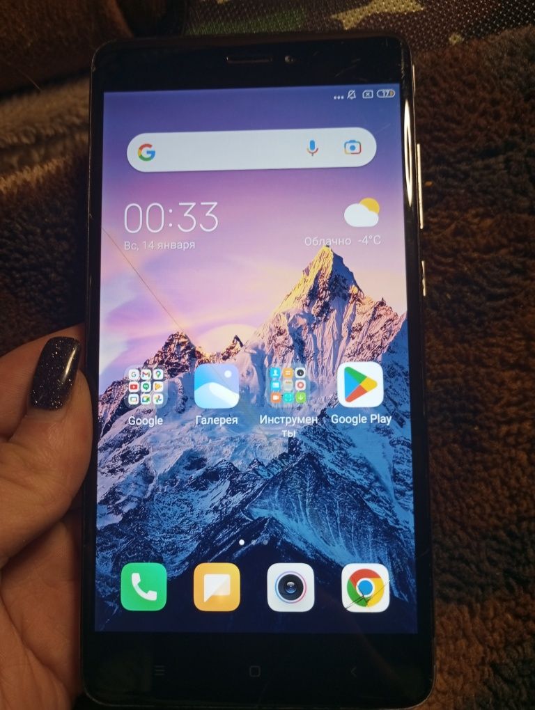 Redmi Note 4 в робочому стані з зарядкою