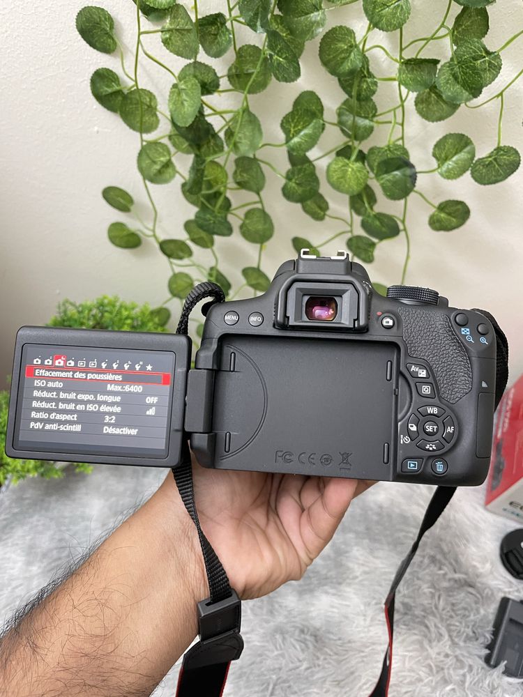 Canon Eos 750D WiFi/touch screen with lens 18-55mm