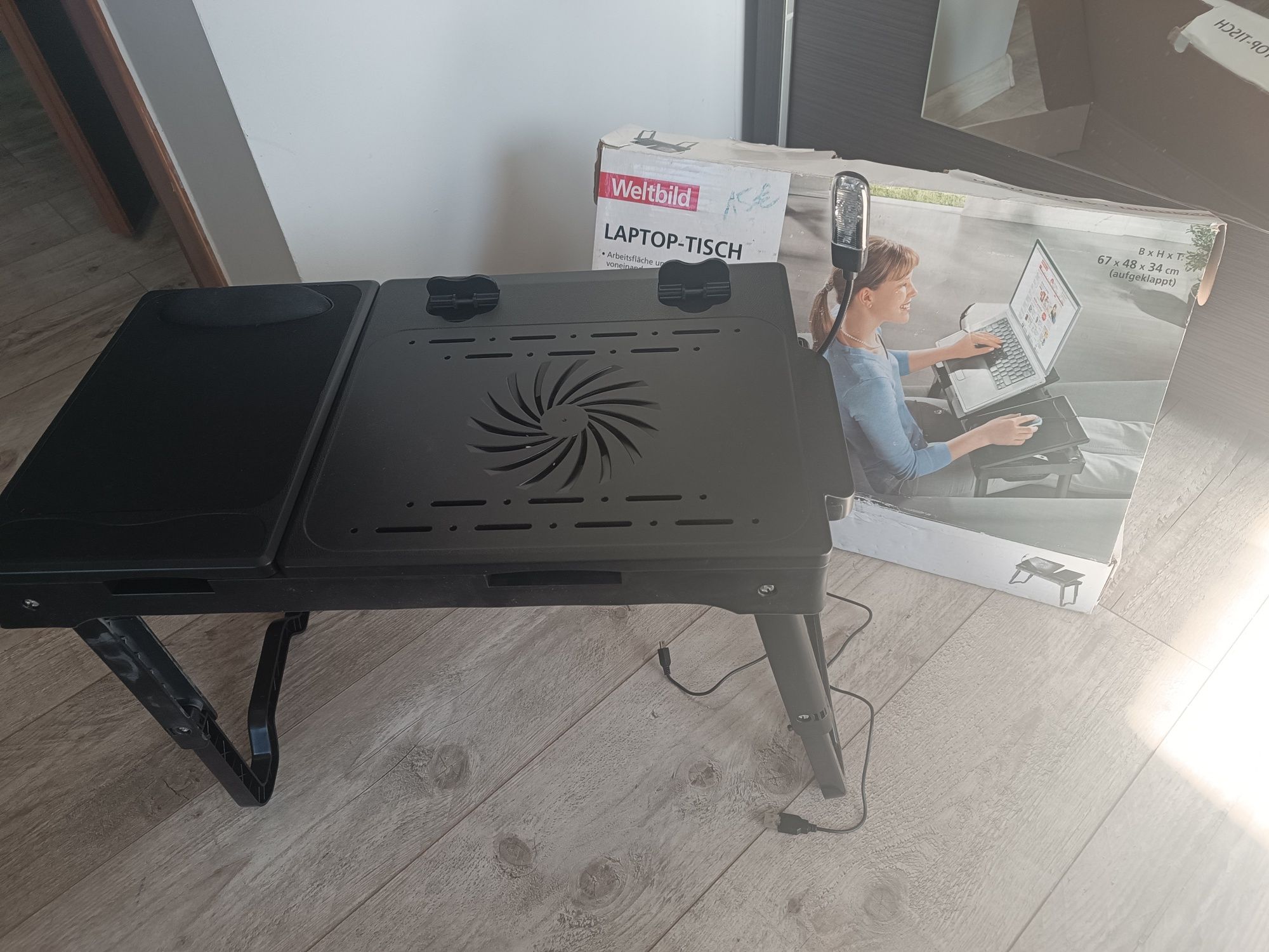 Stolik pod laptopa w bdb stanie, jak nowy