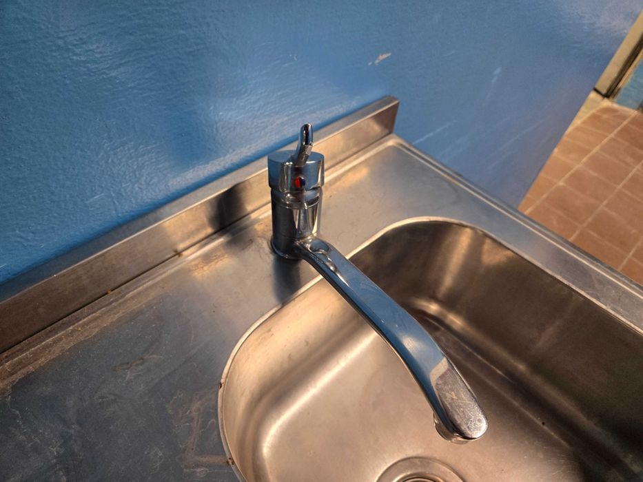 Stoły nierdzewne z zlewem i baterią