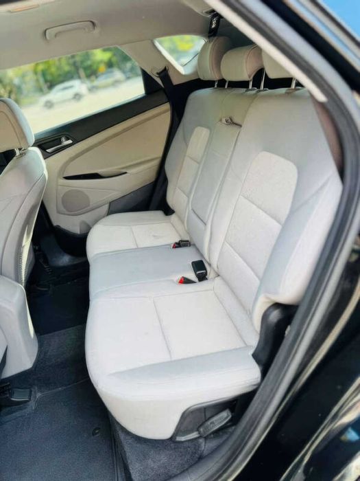 Hyundai Tucson SE      2017