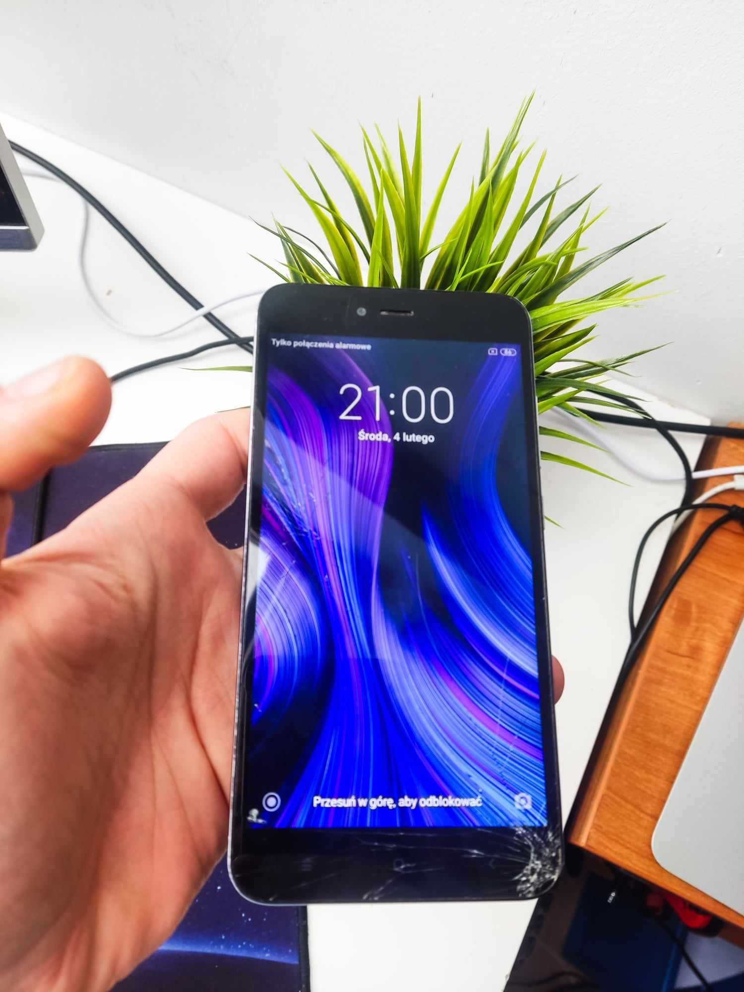 Smartfon XIaomi Redmi Note 5A zbita szybka