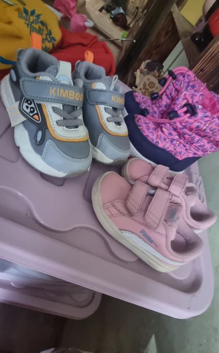 Взуття дитяче кросівки чобітки