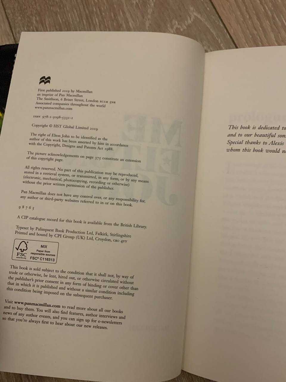 Me: Elton John Official Autobiography книга Елтон Джон англійською