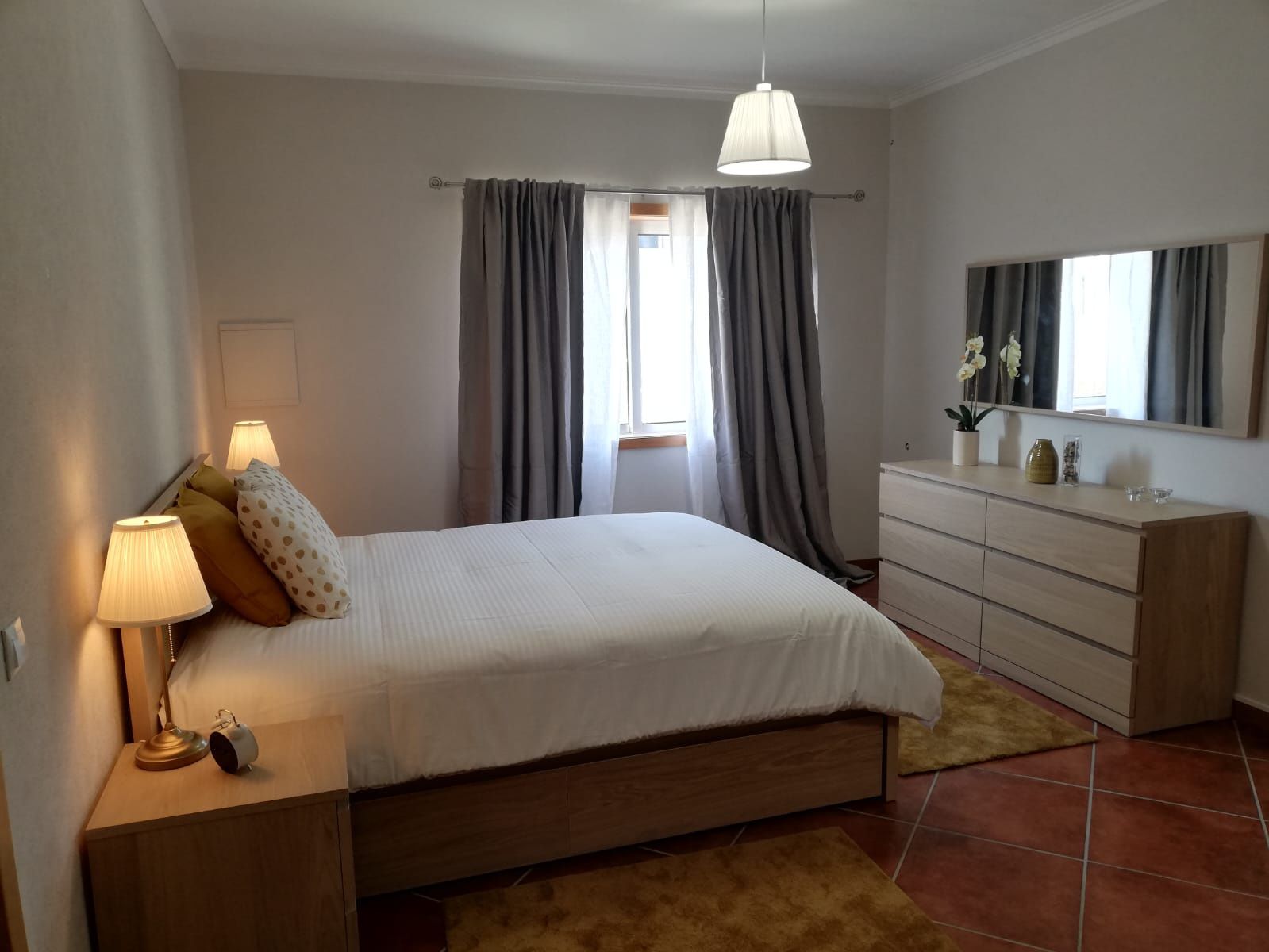 Quarto independente 21m2 c/ ar acondicionado