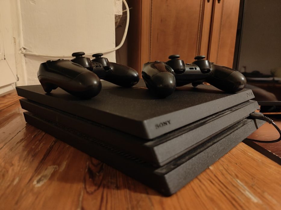 Ps4 pro stan b. Dobry sprawna