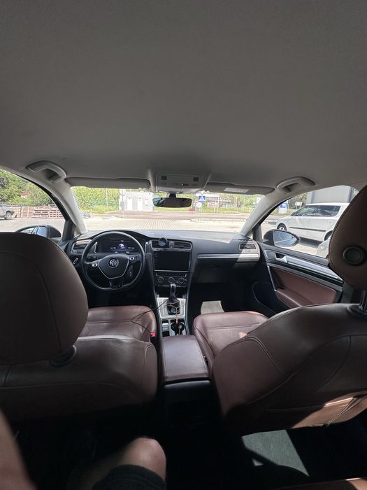 Оренда E-golf подобово або під таксі