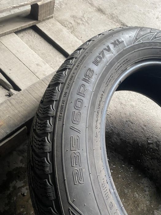 235.60.18 Nokian 2шт зима БУ склад шины резина из Европы 60 R18