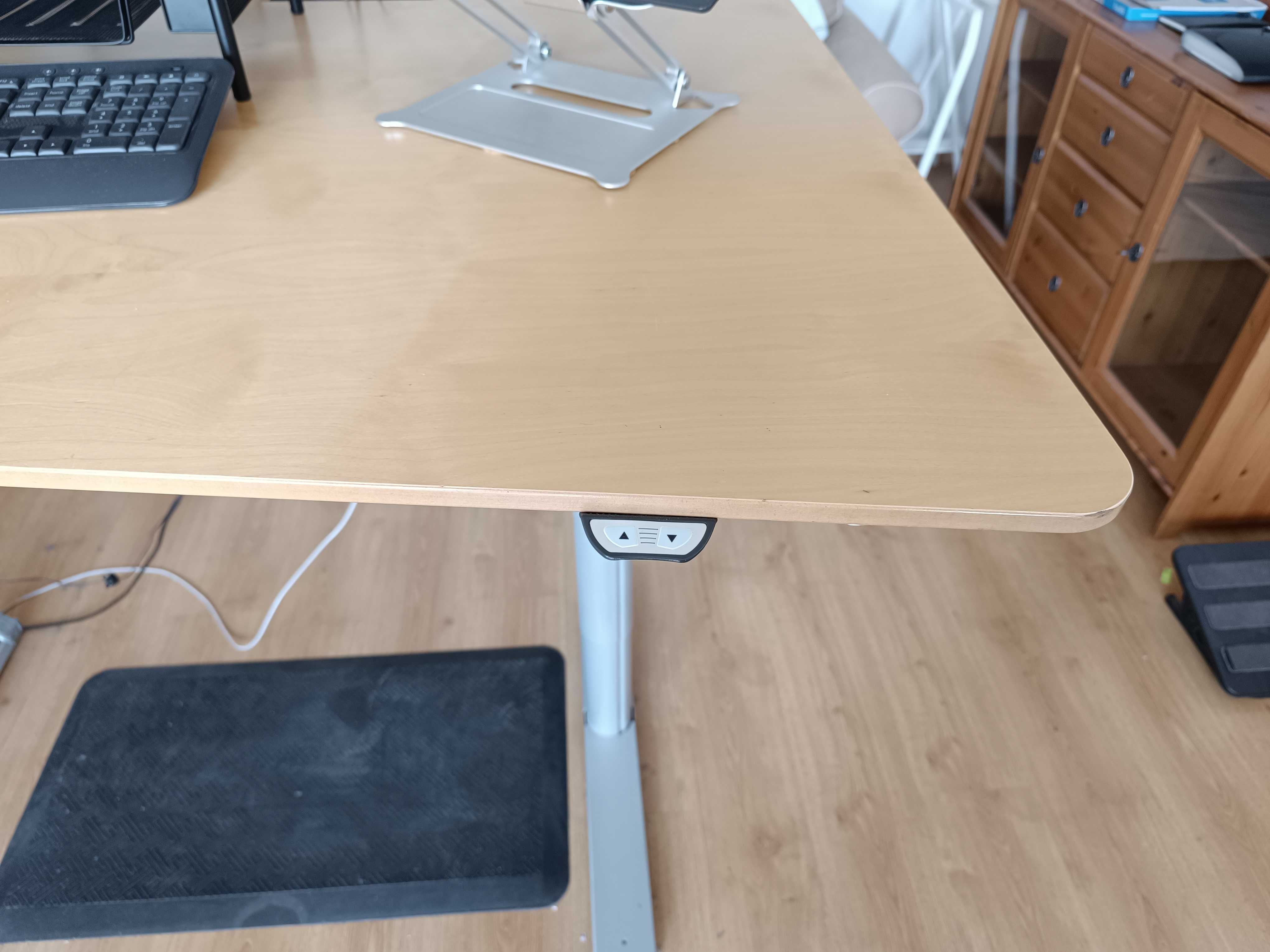 Biurko elektryczne regulowane Kinnarps 1,6m x 0,9m