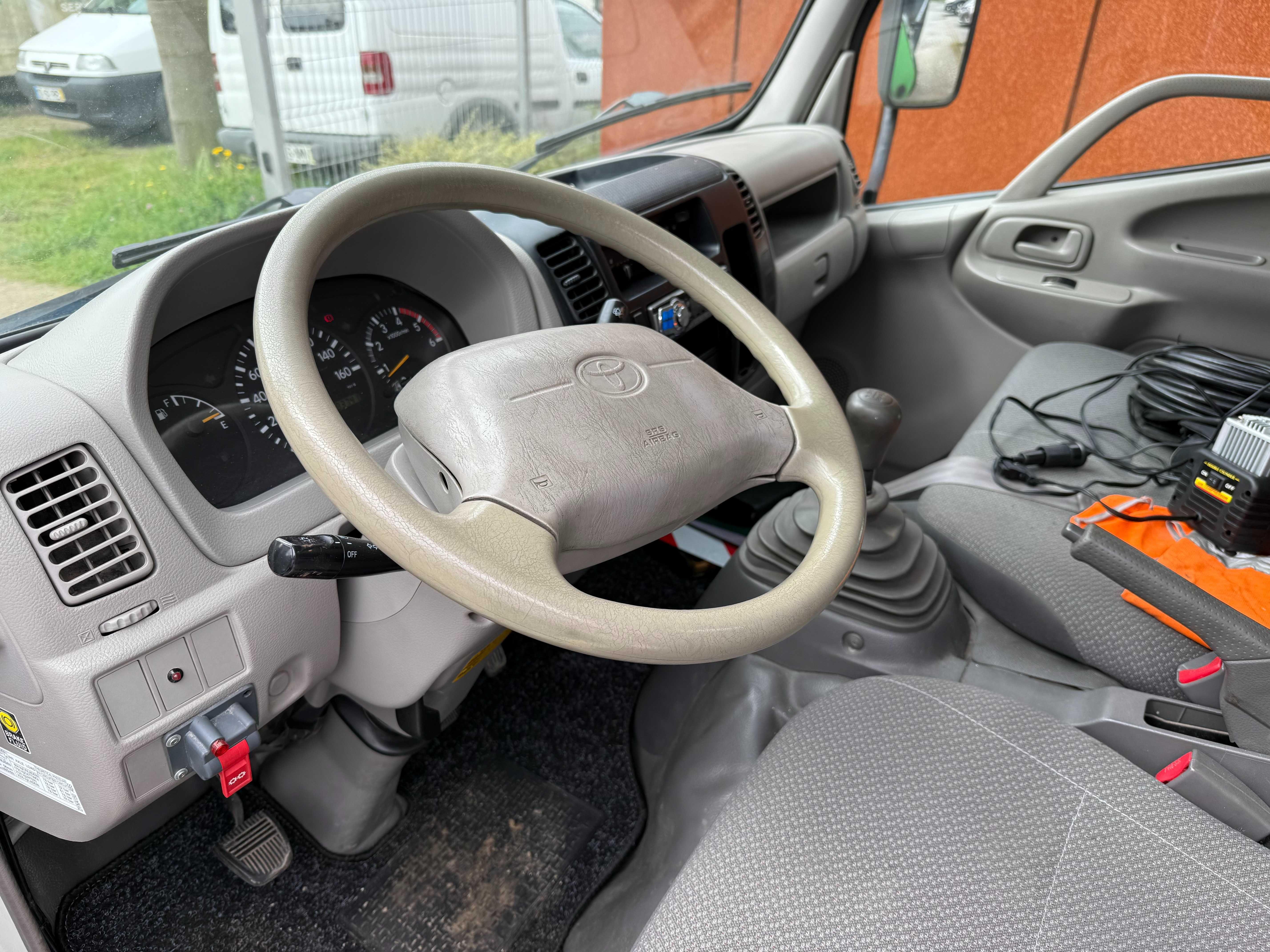 Carrinha Toyota dyna com grua